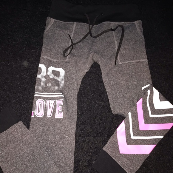 Form fitting joggers, so comfortable ❤️ - Picture 2 of 6